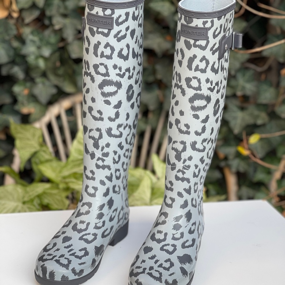 SOLD HUNTER BOOTS ⭐️ - Picture 1 of 8